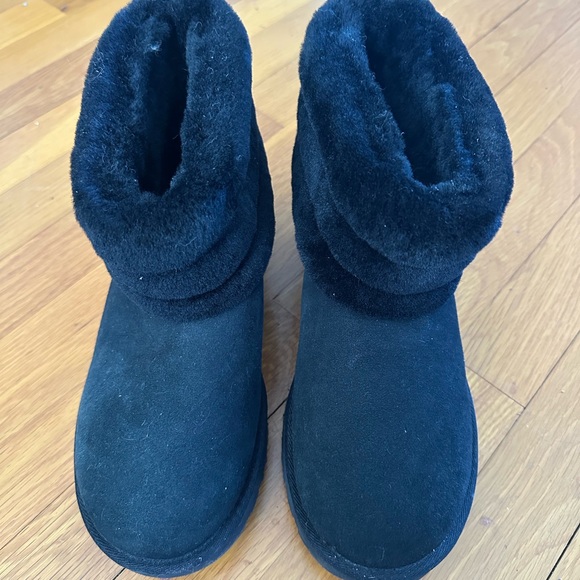 UGG NWOT Short Black Boots Women’s size 8 - Picture 6 of 7